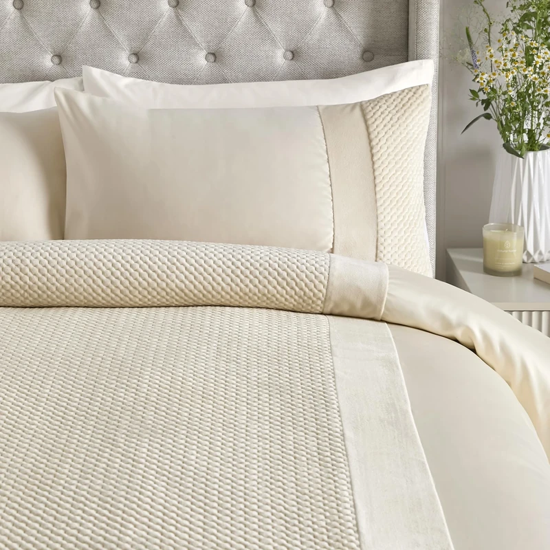 SOIREE Quilted Duvet Cover Set – Natural Linen, Double Size 200x200cm – Velvet & Satin Blend with Pinsonic Detailing – 2 Pillowcases Included – Luxury Bedroom Bedding