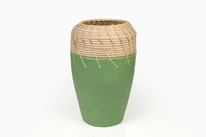 FLORERO CERAMIC GREEN/RATTAN - Image 1