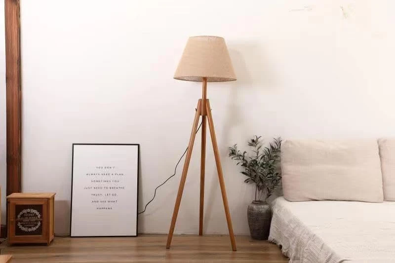 AlexandreHouse Sun lamp Tripod Madera with Linen Pants