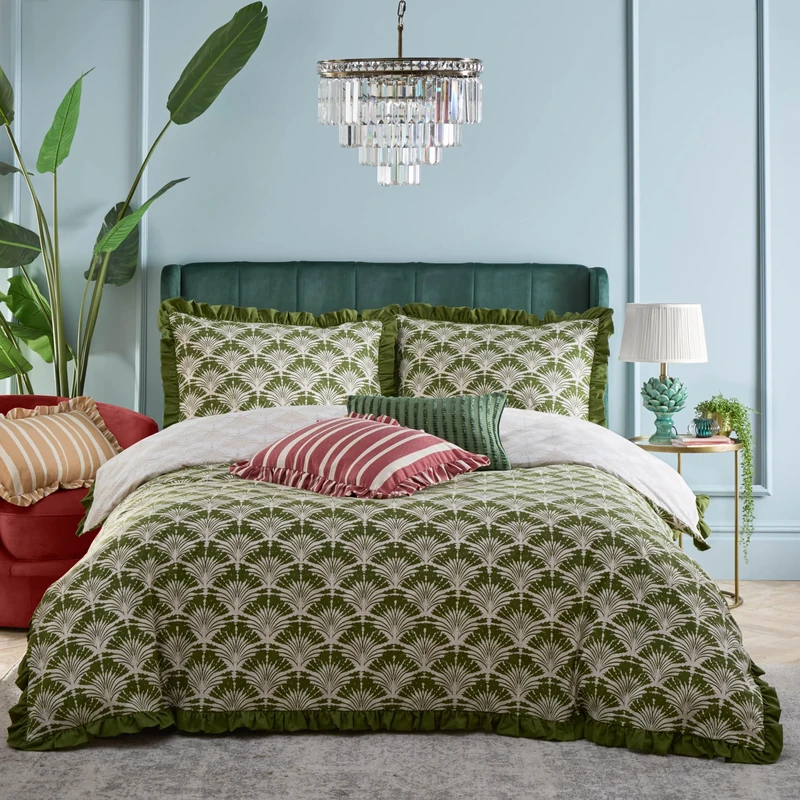 furn. Deco Palm Printed Duvet Cover Set – Reversible Bedding with Ruffle Trim (Green – King, U.K. Standard)