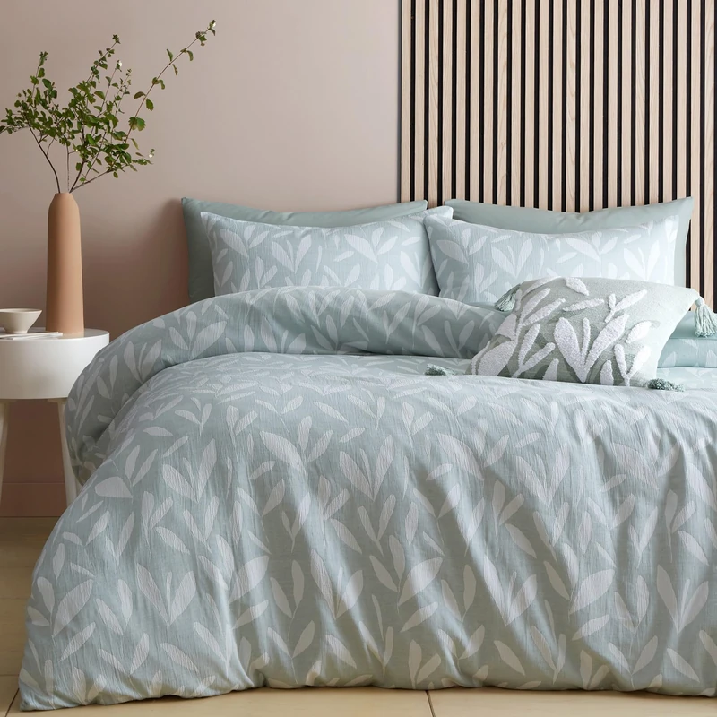 Appletree - Mint Green Jacquard Leaf Duvet Cover - Double Bedding Size (200 x 200cm) - Sustainable Recycled Polyester - 2 Pillowcases - White Leaves Bedding in Green - Green Floral Duvet Set