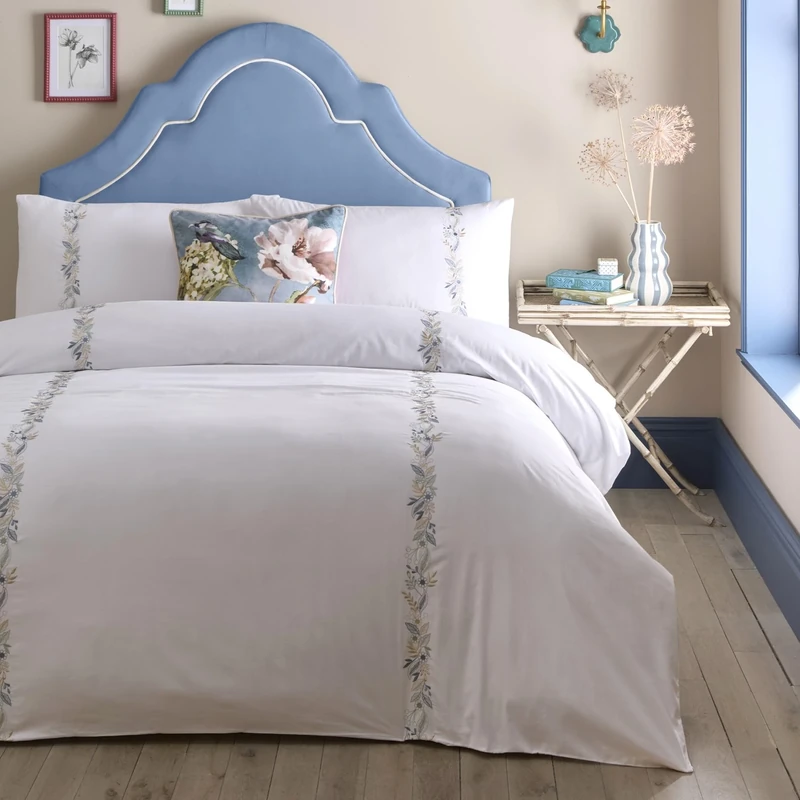 Appletree - Floral Embroidery White Duvet Cover - Double Bedding Size (200 x 200cm) - Soft 200 Thread Count - 100% Natural Cotton - 2 Pillowcases - Luxury White Bedding with Flower Embroidery