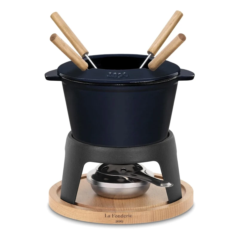 La Fonderie 1890 Cast Iron Fondue Set for 4 People MONT D'ARBOIS, for Cheese and Chocolate Fondues, Splash-Proof Lid, 4 Forks with Beech Wood Handles, Capacity 1.2L