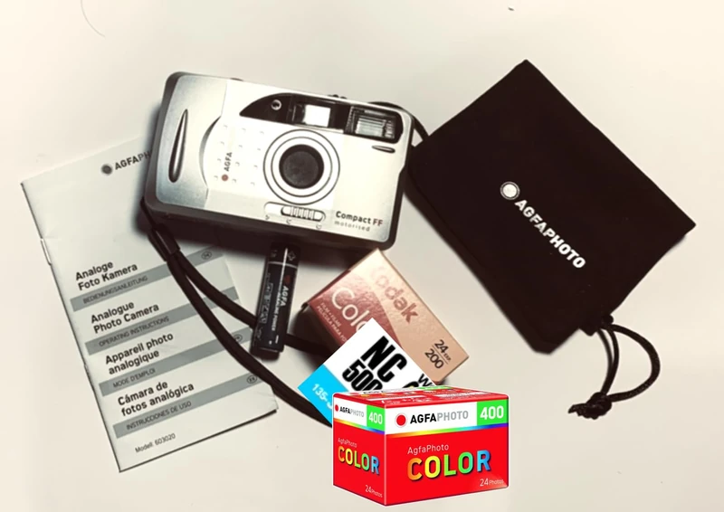 AgfaPhoto Analogue 35mm Film Camera Set with Flash and Film