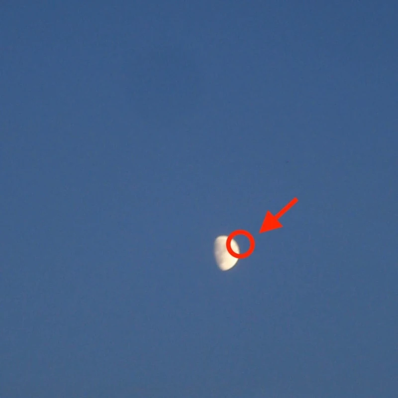 FAKE MOON [Explicit]