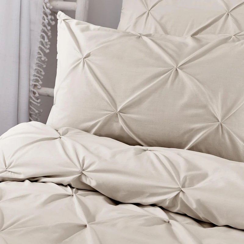 Serene - Natural Diamond Pintuck Duvet Cover - Super King Bedding Size (260 x 220cm) - Soft Touch - Microfibre - Luxury Bedding - Pinch Pleat Duvet Cover in Natural - Puckered Duvet - Lara Collection