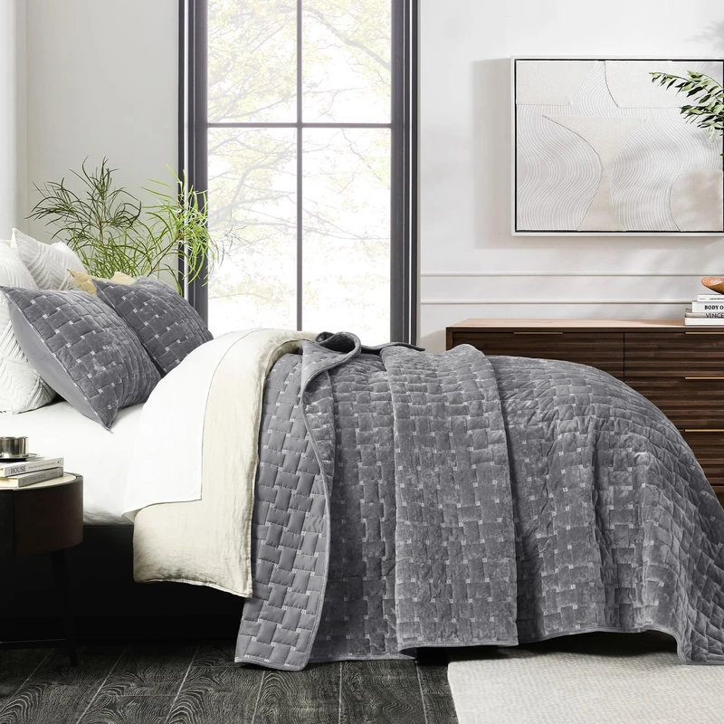 Grassix Velvet Quilts Queen Size - Luxury Soft Dark Grey Quilt Set, Lightweight Velvet Comforter for All Season, Geometric Coverlet Bedspreads with 2 Shams