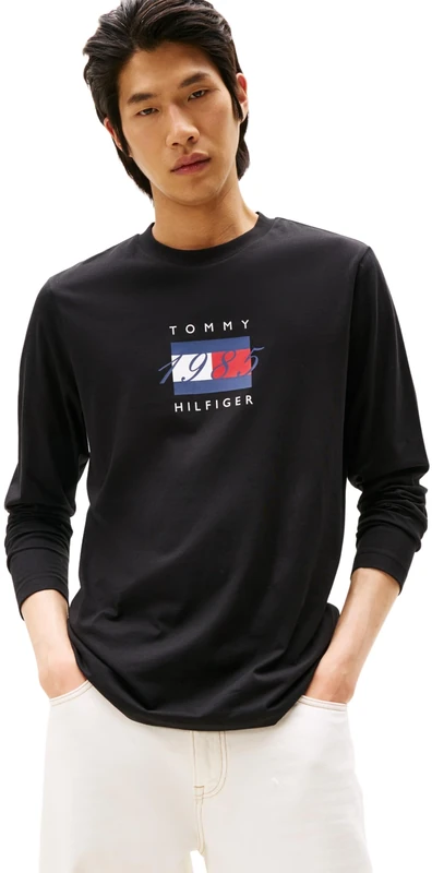 Tommy Hilfiger Men’s Regular Fit Linear Flag Graphic Long Sleeve Top, Black (Black), XS
