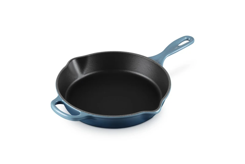 LE CREUSET Signature Enamelled Cast Iron Deep Skillet with Helper Handle and Two Pouring Lips, for All Hob Types and Ovens, 26cm, 2 Litre, Chambray, 20187264340422