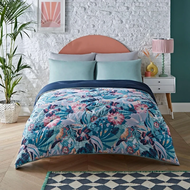 Night Lark Coverless Duvet and Pillowcase Set, Spring Summer Collection – 6 Tog Coverless Duvet King with Advanced Smartfil® Fibre, Machine Washable, Hypoallergenic – Pastel Palms, King Bed Size