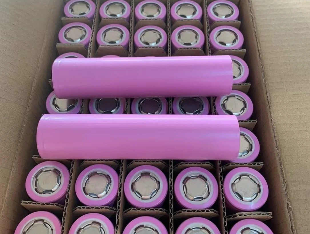 2 x newest Version 2025 model 3000mAh 3.7V Battery type Rechargeable Flat-Top NiMH Battery - 30Q - Very High Performance & High Discharge Current Plastic case included