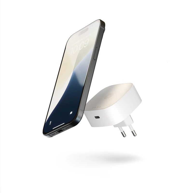 Zens Wireless Charging EU Power Adapter, MagSafe and Qi 15 W Wireless Charger for iPhone Air, 17, 16, 15, 14, 13, 12 and AirPods, Includes 18 W USB-C Port, White