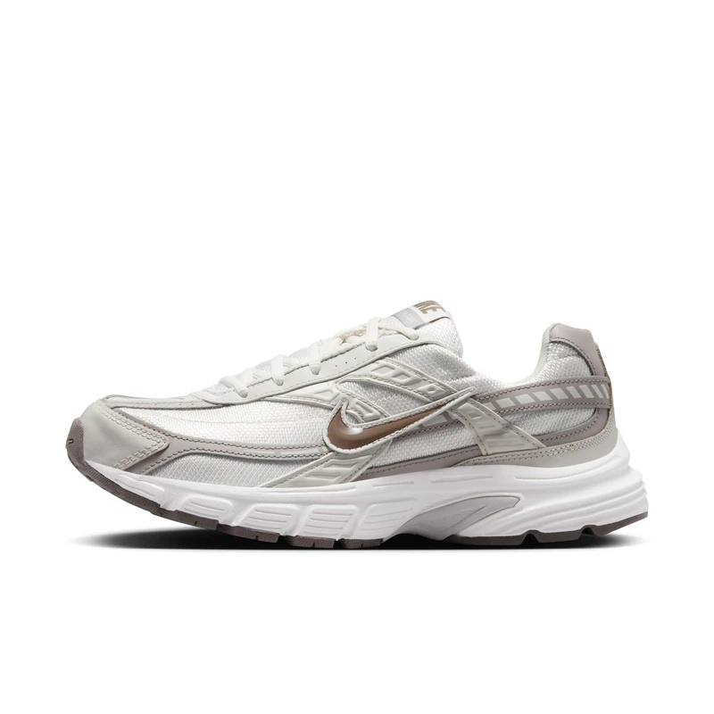 Nike Women's WMNS Initiator Sneaker, Phantom/Mink Brown-Light Bone-, 6.5 - Image 1