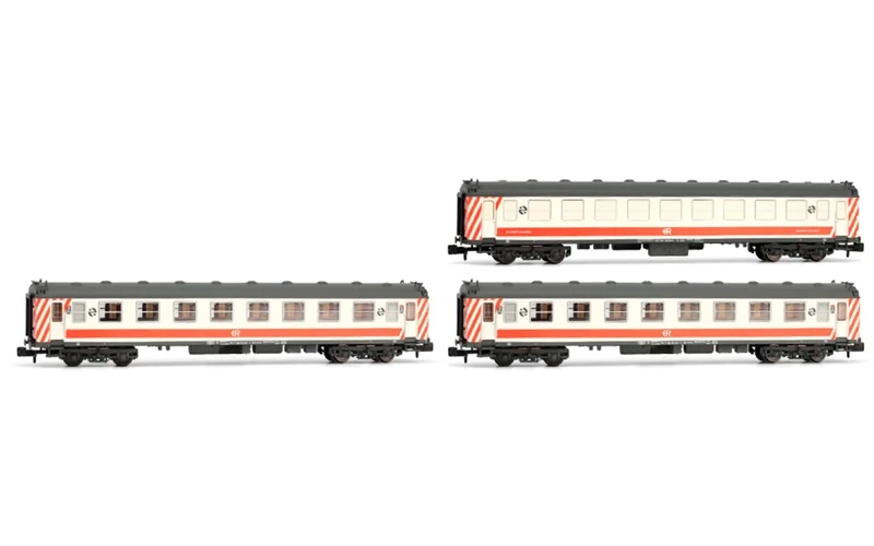 ARNOLD HN4454 RENFE, 3-unit set 5000 coaches, Manso coach plus 2 x dept coaches, with UIC rubber vestibules, Regionales livery, ep V Passenger Coaches, Cream/Red