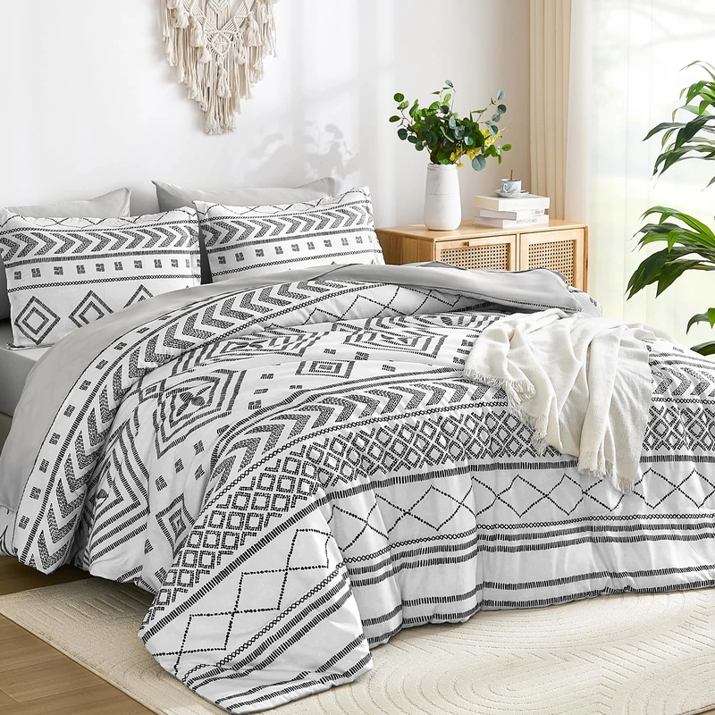 Yiran White Comforter Set Queen Size, 7 Piece Boho Aztec Bedding Set, Bohemian Bed in a Bag Queen, Soft Microfiber Striped Complete Bedding Set with Sheets for All Season