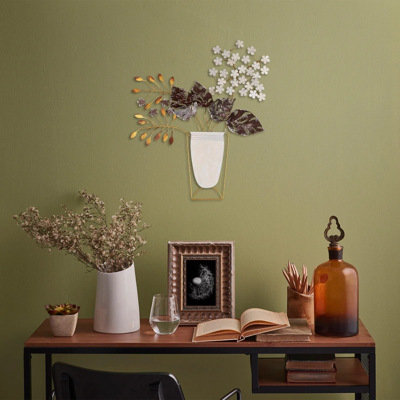 Hand-Painted Decorative Metal Wall Accessory, 47 x 55 cm, 100% Metal (1.5 mm), Unique Art Piece for Home Decor, Lightweight and Easy to Hang