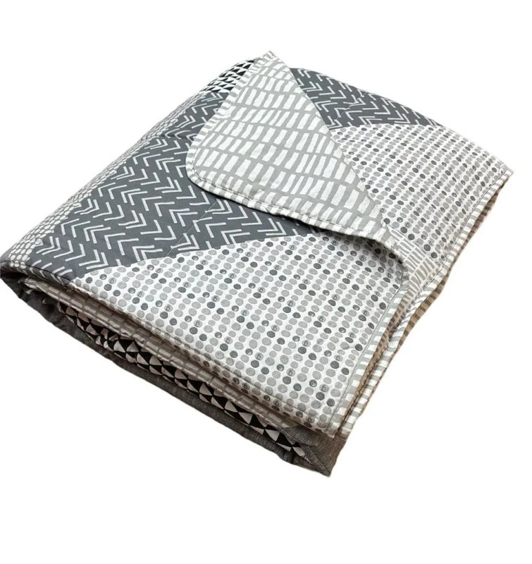 Catherine Lansfield Larsson Geo Quilt 240 x 220 cm Grey