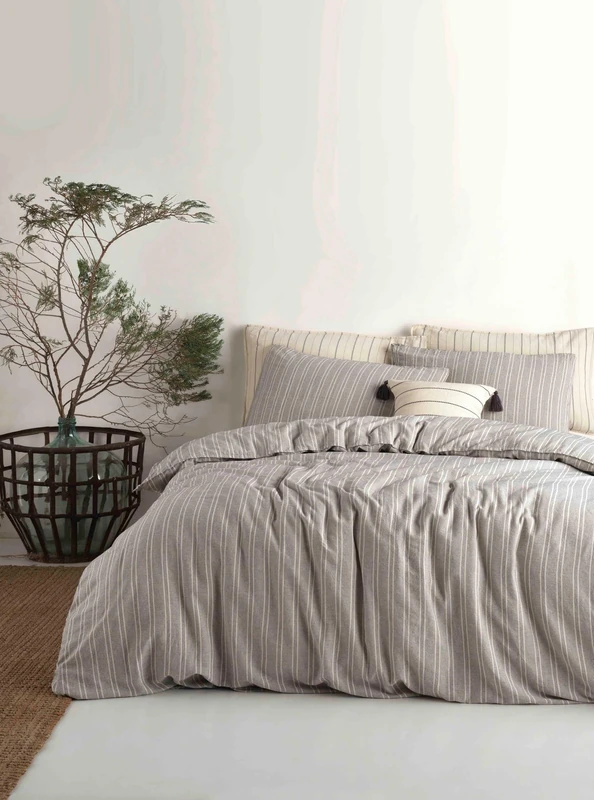 Nuit Des Rêves Premium Ranforce Double Quilt Cover Set (200 x 200 cm), 100% Cotton, Garment Wash, White & Black, Includes 2 Pillowcases (80 x 80 cm), Stylish & Comfortable Bedding