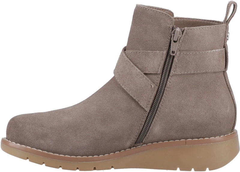Hush Puppies Female Lyra Buckle Boot, Taupe, 5