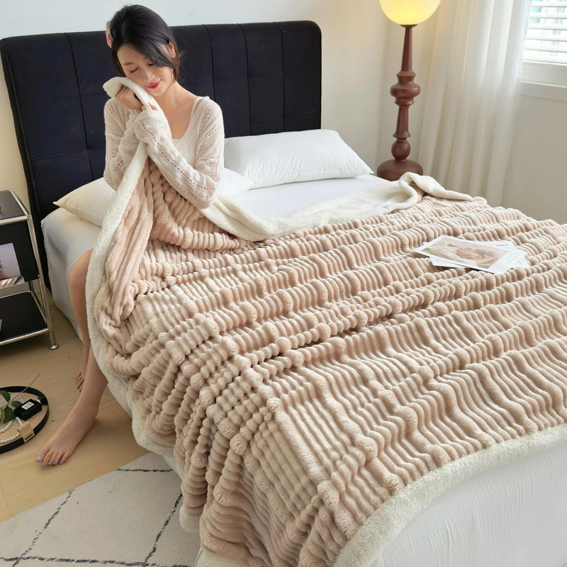 UKELER Sherpa Bed Blanket 80 × 90 inch, Ultra Soft Queen Size Throw Blanket for All Season, 470 GSM Cozy Plush Striped Fleece Blanket for Bedroom Living Room Dorm Hostel Sofa Camping, Camel