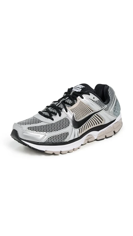 Nike Men's Zoom Vomero 5 Shoes, Metallic Silver/Black/College, 6