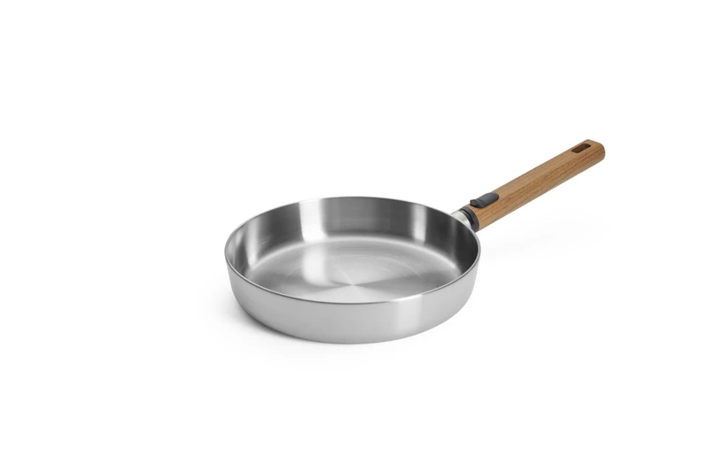 Woll Logic Steel Flat Pan Inductive Diameter 24 cm Height 5 cm with Removable Sustainable Wooden Handle Suitable for All Hob Types PFAS-Free