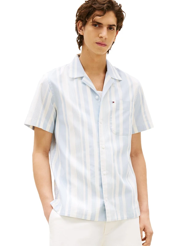 Tommy Hilfiger Short Sleeve Lightweight Regular Fit, Men's Casual Button Down Summer Shirts, Breezy Blue/Ivory Petal, Large