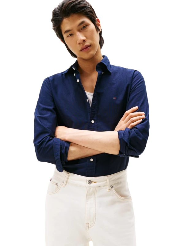 Tommy Hilfiger Long Sleeve Oxford Regular Fit, Men's Button Down Shirts, Also Available in Big and Tall, Preppy Navy/Desert Sky Solid, Medium