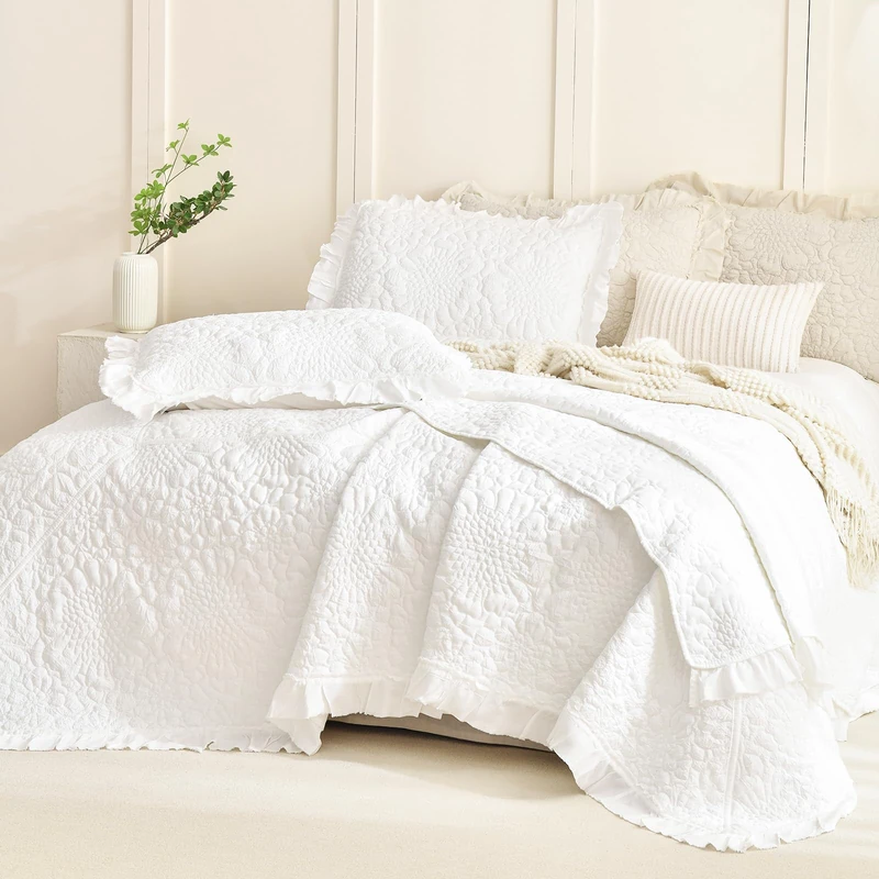 Masaca White Ruffled Oversized King Quilt(118"x106"),Lightweight Farmhouse Shabby Boho Chic Bedding Set,3 Pieces Crinkled Stone-Washed Microfiber California King Bedspread for All Season