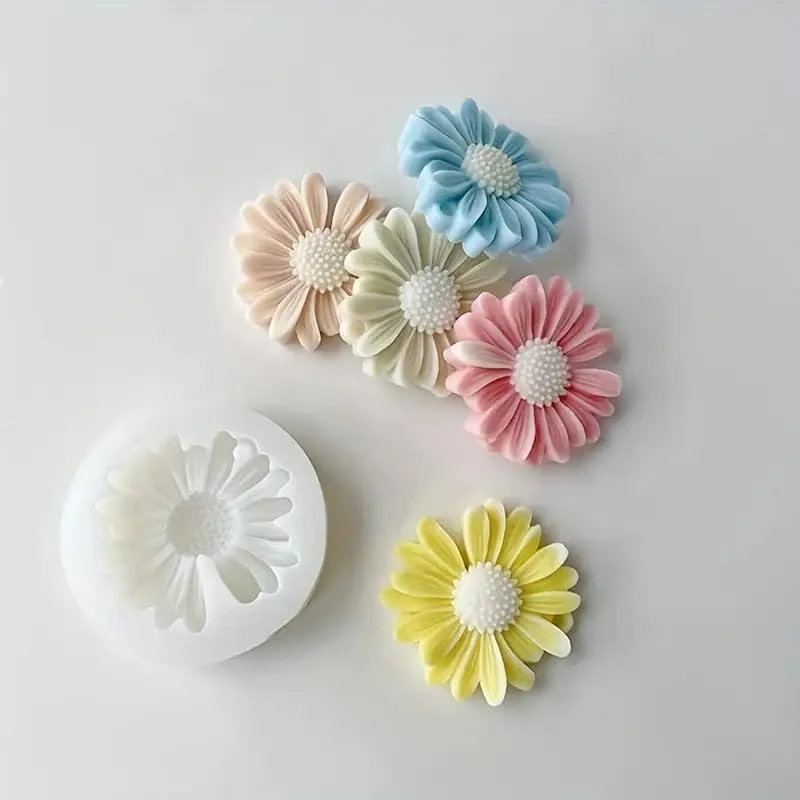 1PC Daisy Silicone Mold for Resin Candles Floral Decoration DIY, White - Image 1
