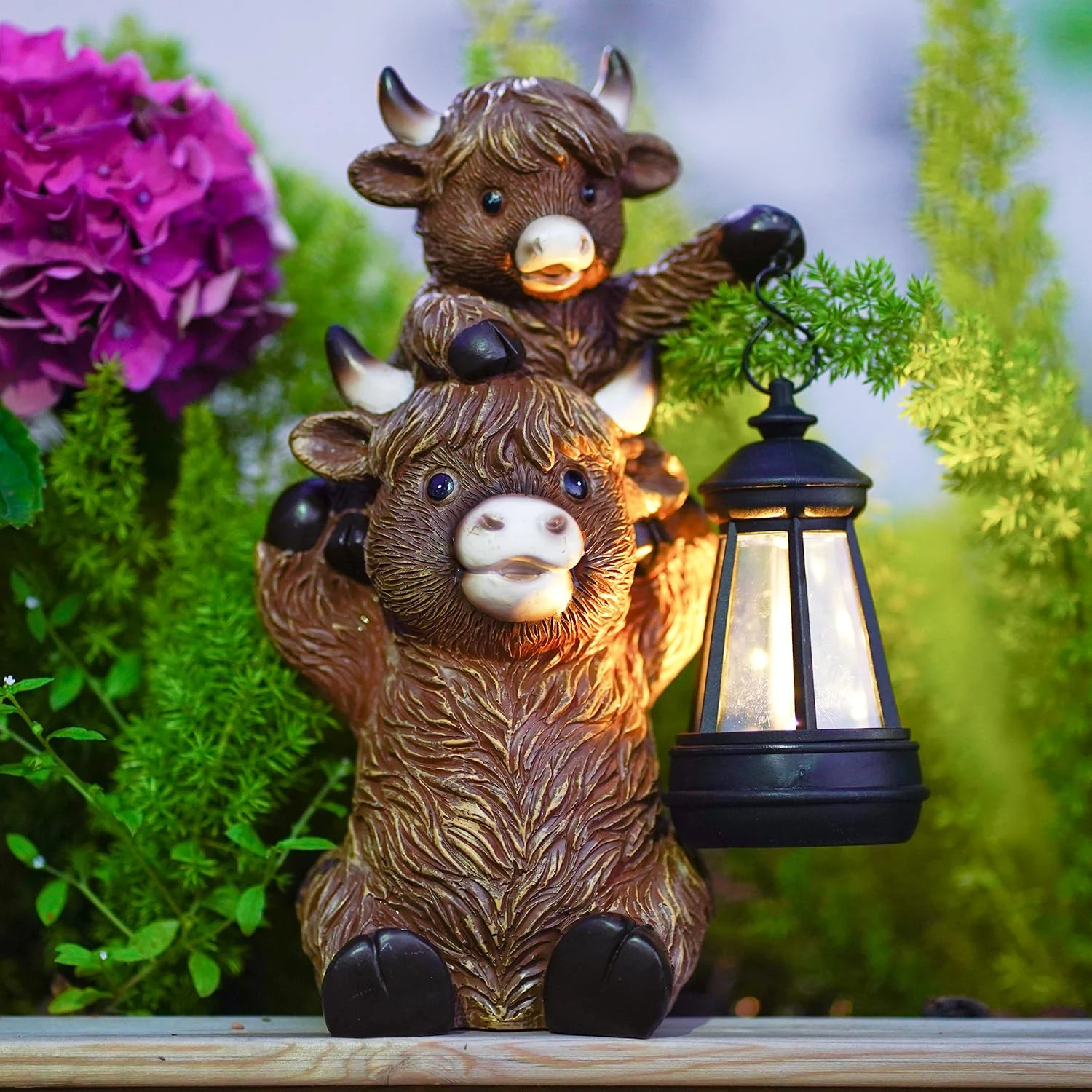Yeomoo Highland Cow Mother and Calf Garden Ornaments with Solar Lantern – Outdoor Funny Animal Statue for Lawn Yard Patio Porch Decor – Birthday Gifts for Women, Mum, Men(Brown)