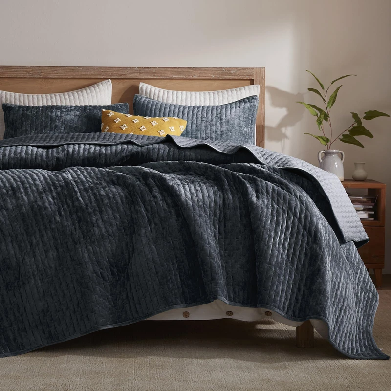 LEAONME Velvet Quilt King Size 98''x106'', Lightweight Navy Blue Velvet Comforter Set with 2 Matching Shams, Soft Cross Stitch Bedspread Coverlet Bedding Set for All Season
