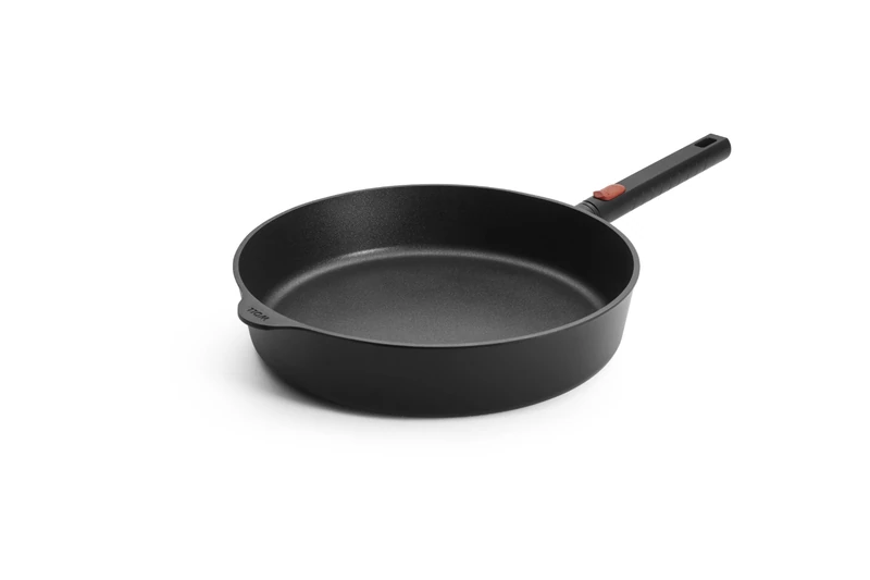Woll Eco Logic QXR Cast High Rim Pan Inductive Diameter 32 cm 7 cm High with Removable Handle Suitable for All Hob Types PFAS-Free Non-Stick Coating Cast Aluminium Oven-Proof Black