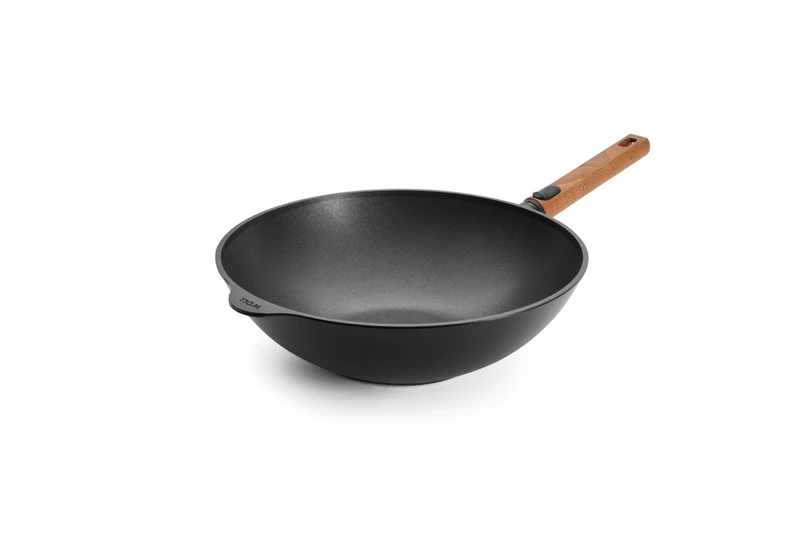 Woll Eco Logic QXR Wok and Stirring Pan Inductive Diameter 32 cm Height 10 cm with Removable Sustainable Wooden Handle Suitable for All Hob Types PFAS-Free Non-Stick Coating Cast Aluminium