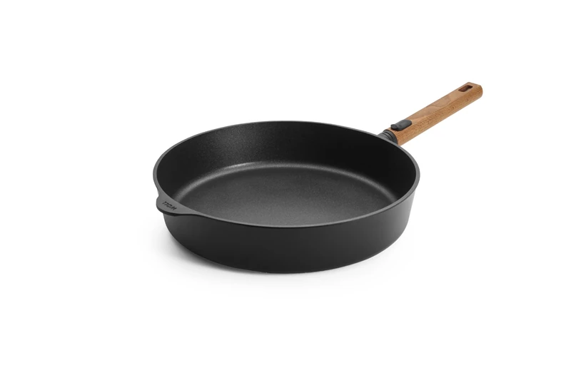 Woll Eco Logic QXR Cast High Rim Pan Inductive Diameter 32 cm 7 cm High with Removable Sustainable Wooden Handle Suitable for All Hob Types PFAS-Free Non-Stick Coating Cast Aluminium