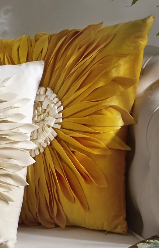 AlexandreHouse COJIN MARGARITA AMARILLO 45X45 CMS. 45 x 12 x 45 cm