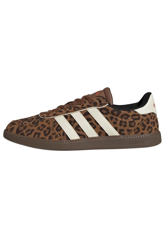 adidas Women's BREAKNET Sleek Shoes, Dusky Bronze/Cream White/GUM5, 3.5 UK