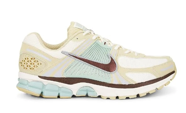 Nike Men's Zoom Vomero 5 Se Sneaker, Team Gold/Fauna Brown/Pale Ivo, 8 UK