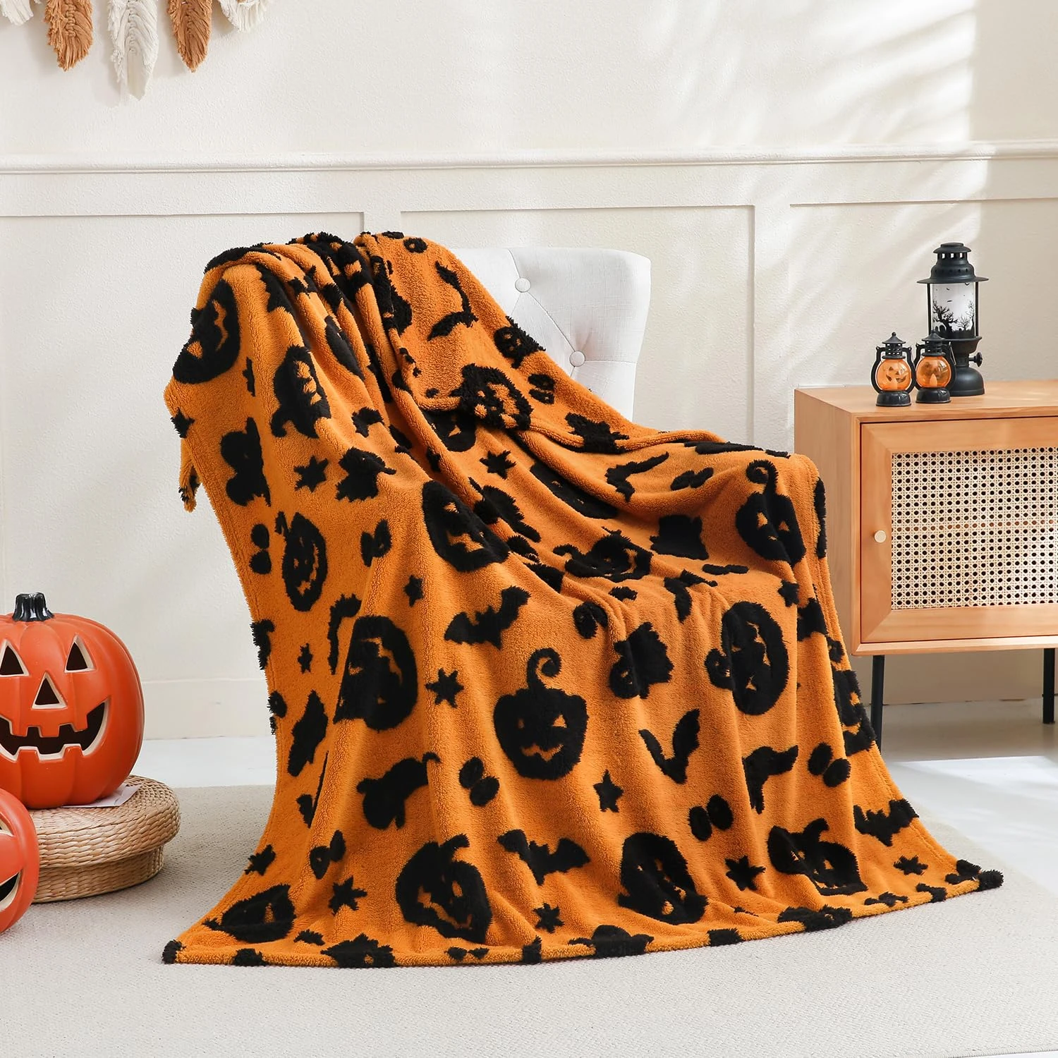 SOCHOW Halloween Jacquard Throw Blanket, Fuzzy Soft Cozy Warm Pumpkin Ghost Fall Decor Holiday Blanket for Couch, Sofa and Bed, 127cm x 150cm, Orange/Black