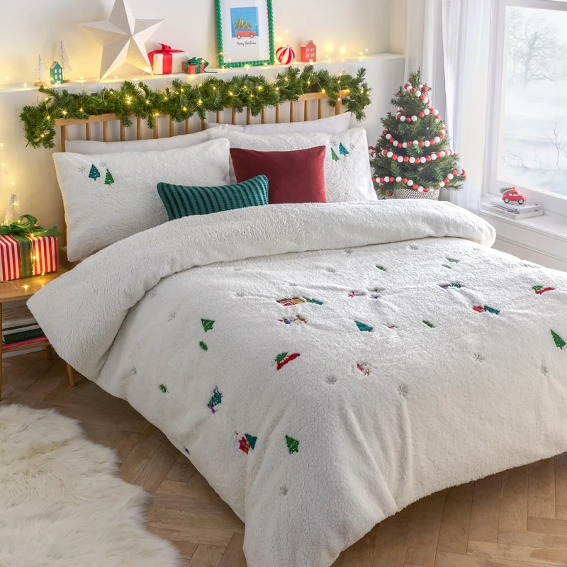 Furn. Christmas Together Duvet Set – Embroidered Boucle Fleece Festive Snow Angels Bedding (Snow - King)