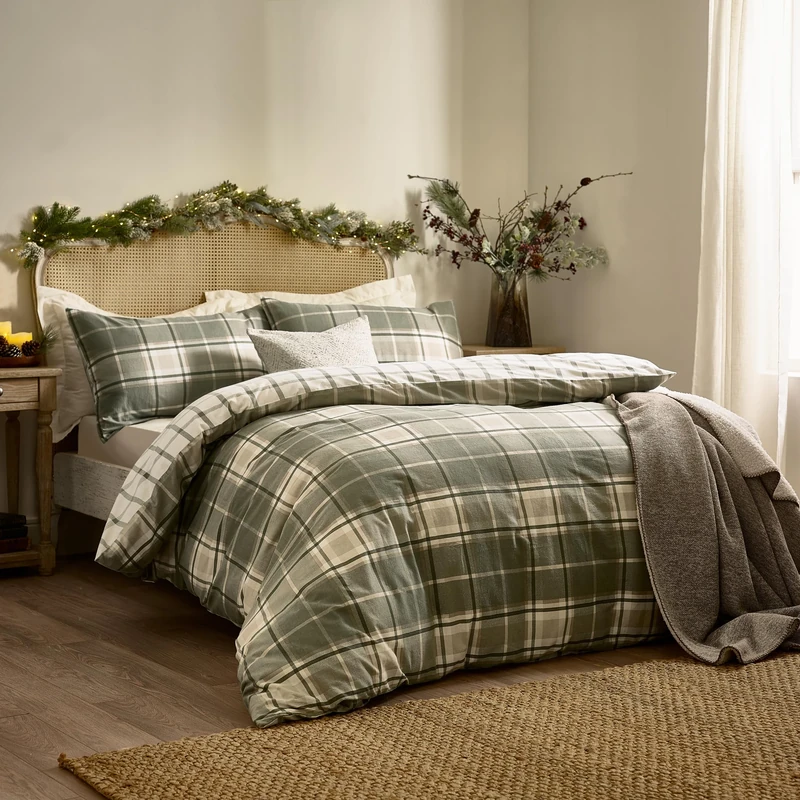 furn. Wylder Braemar Check Duvet Cover Set – Reversible Soft Cotton Cosy Festive Bedding (Green/Natural - King)