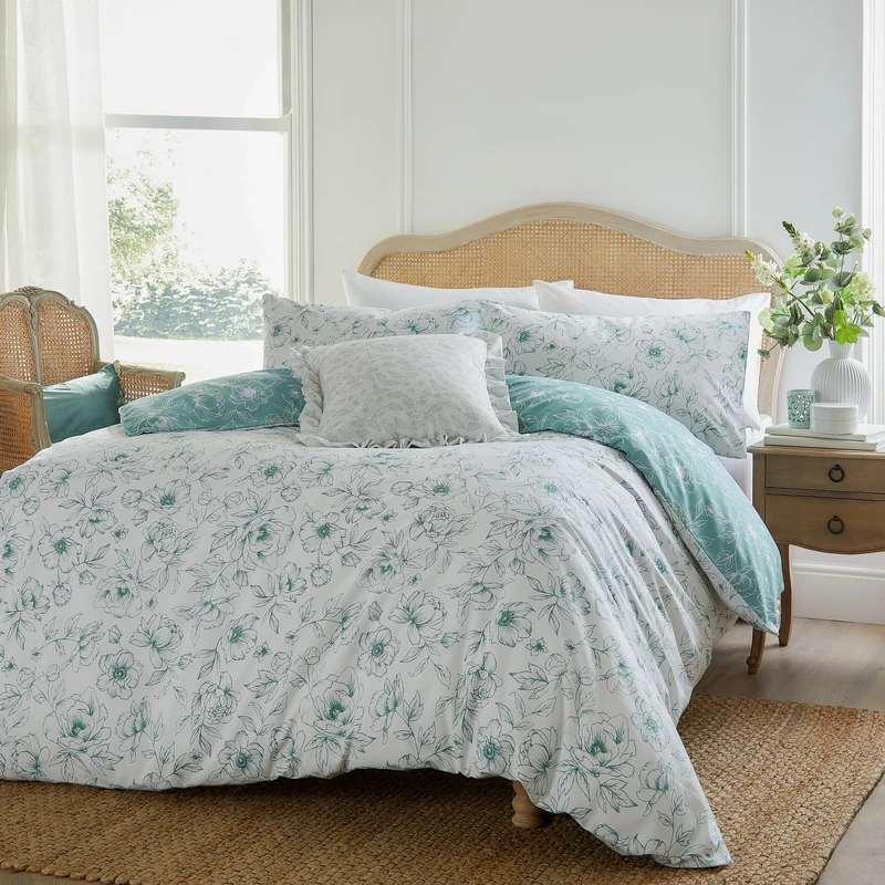 furn. Wylder Nature Bella Duvet Cover Set – Soft Reversible Floral Bedding (Blue - King)