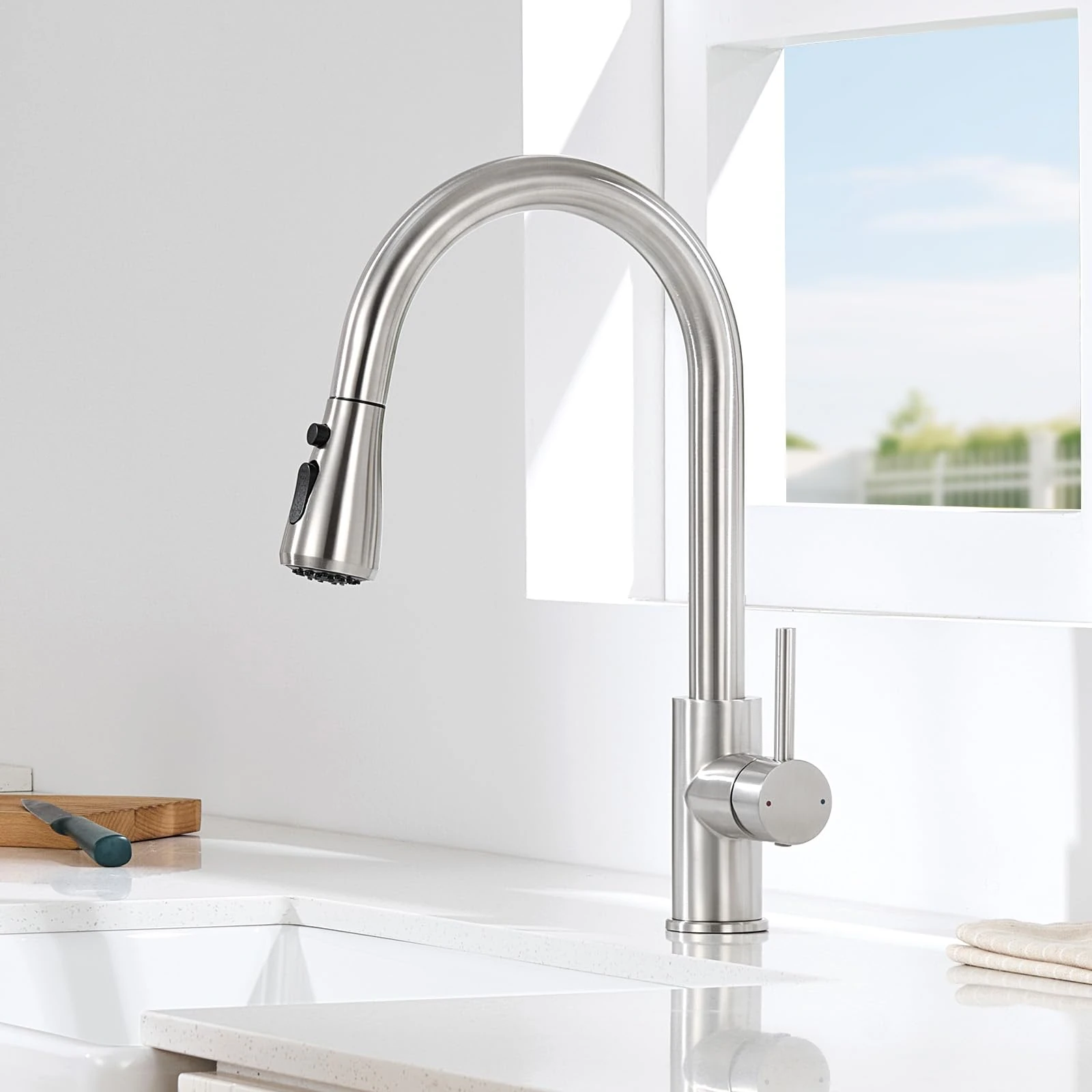 DERW Kitchen Tap, Kitchen Mixer Tap with Pull Out Sprayer, Swivel Spout with 2 Modes Spray, Stainless Steel Construction, Single Handle for Easy Control, Anti-Burst Hose, Quick Installation