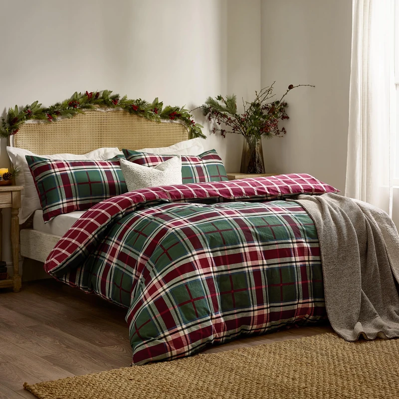 furn. Wylder Braemar Check Duvet Cover Set – Reversible Soft Cotton Cosy Festive Bedding (Berry/Pine - King)