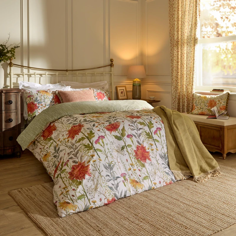 Voyage Maison Delamere Duvet Cover Set – 100% Tumbled Cotton Reversible British Countryside Wildflowers Design (Multicolour - Super King)