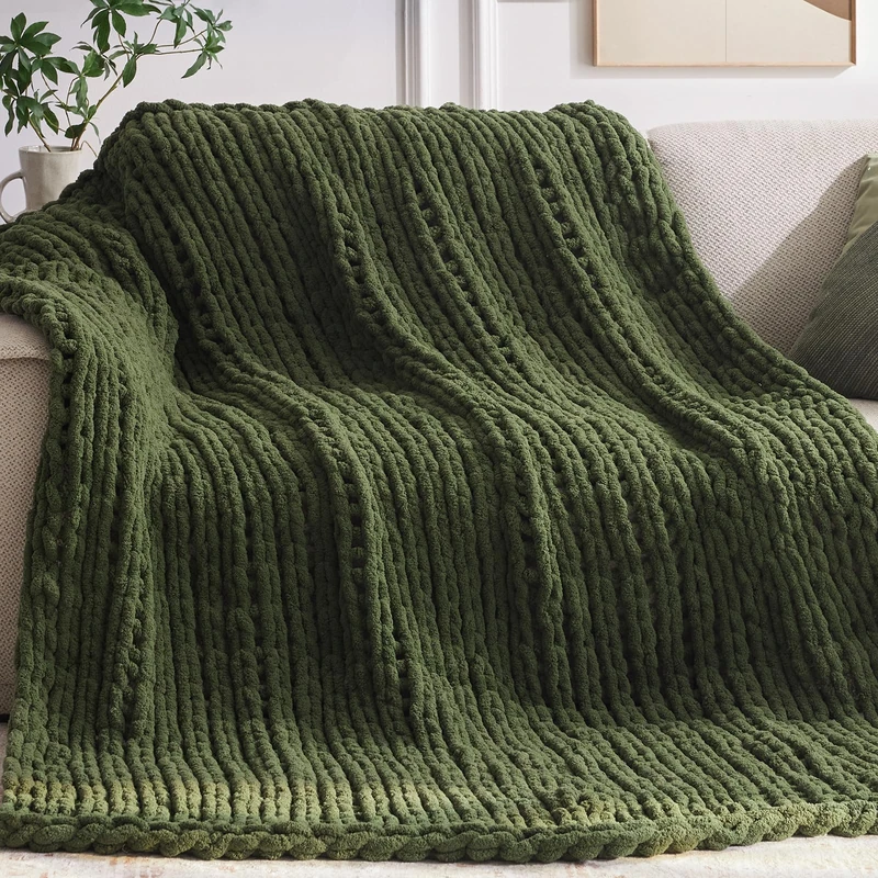 Negwoo Chunky Knit Throw Blanket, 60''*80'' Knitted Throw Chenille Yarn for Bed Couch, Handmade Green Crochet Big Thick Blanket, Machine Washable Cute Comfy Blanket for Home Decor