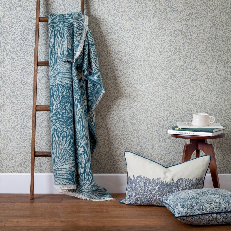 Morris & Co. Marigold Throw – Heritage Jacquard Faux Mohair Floral Blanket (Indigo - 130x170cm)