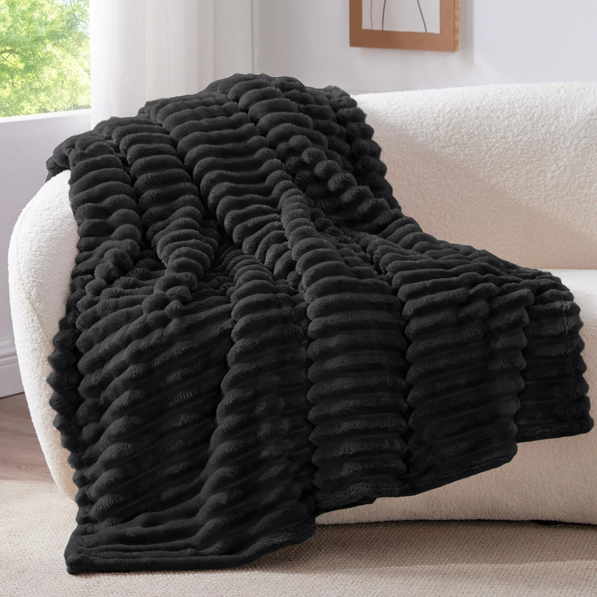 BEDELITE Fluffy Fleece Throw Blanket - Black Sofa Throw Soft Cosy Warm Small Blankets for Single Bed, Gifts for Women