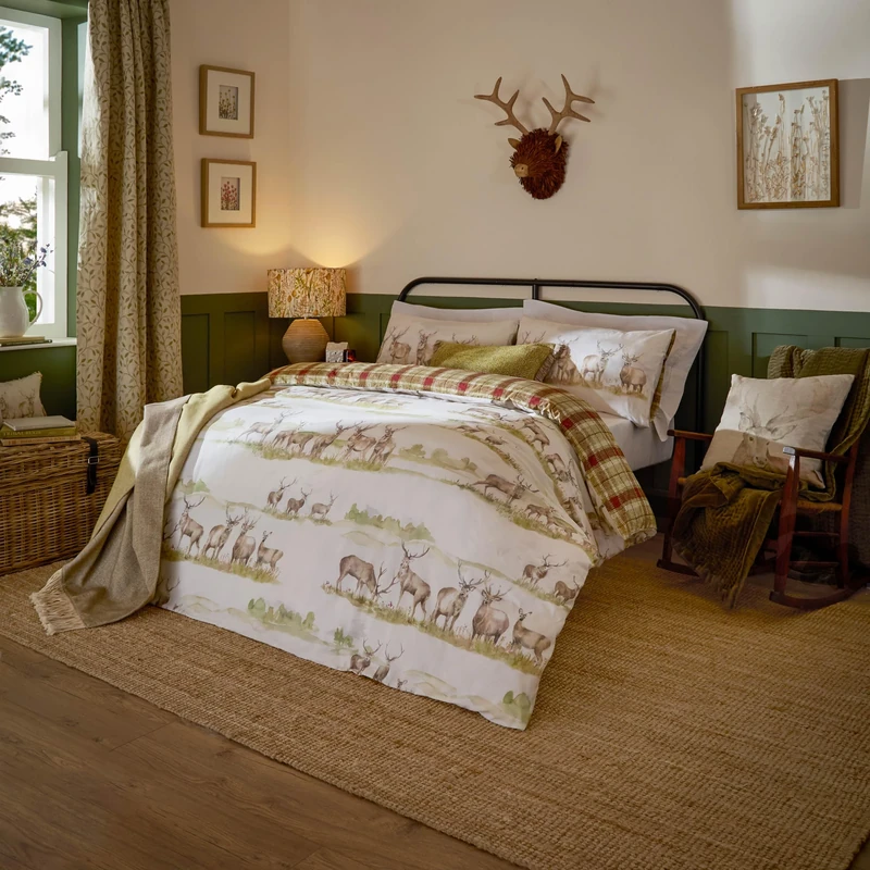 Voyage Maison Moorland Stags Duvet Cover Set – Checked Stag Reversible 100% Tumbled Cotton Bedding (Multicolour - Double)