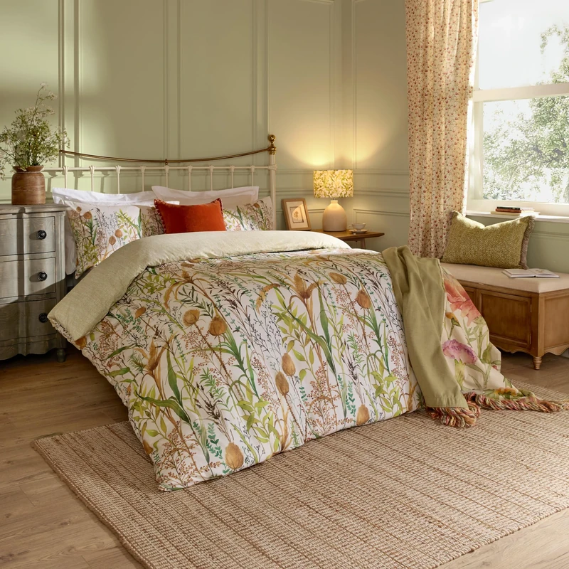 Voyage Maison Lydiard Duvet Cover Set – Botanical Wildflower Reversible 100% Tumbled Cotton Bedding (Multicolour - King)